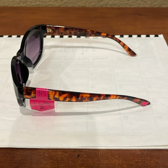 NWT Betsey Johnson Black/Brown Sunglasses - Picture 3 of 5